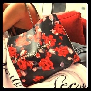 Victoria’s Secret red roses large tote 🌹 🌹🌹
